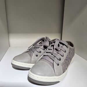 Geox Kids Shoes in Light Gray Size 33 = 1.5-2 Us Size Apx